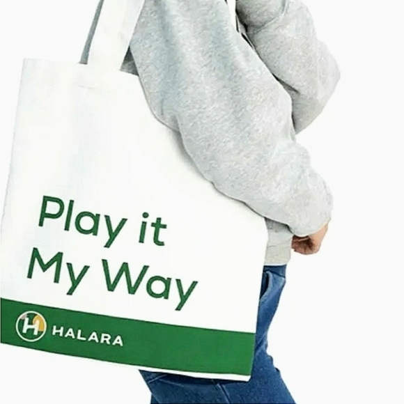 HALARA Tote Play it My Way Cream Canvas Shopper Gym Bag Tik Tok Brand Y2K New - Picture 1 of 6